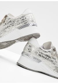 bonprix - Sneakersy Rieker. Kolor: srebrny. Wzór: aplikacja #2