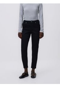 Reserved - Jeansy slim push up - czarny. Kolor: czarny