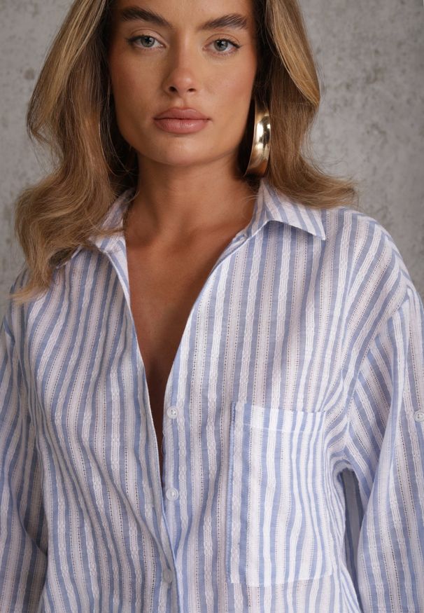 Renee - Jasnoniebieska Koszula Oversize z Bawełny w Paski z Podwijanymi Rękawami Mesevis. Kolor: niebieski. Materiał: bawełna. Wzór: paski. Styl: elegancki