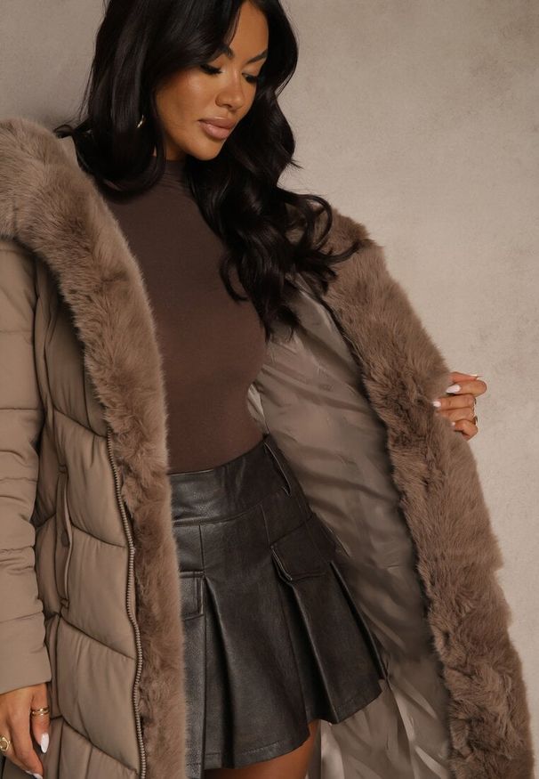 Renee - Ciemnobeżowa Kurtka z Pikowanymi Przeszyciami Futerkiem i Paskiem Serapella. Okazja: na spacer, na imprezę. Kolor: beżowy. Materiał: futro