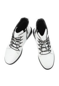 Białe Botki Filippo Stylowe Buty Damskie. Okazja: na co dzień. Kolor: biały. Szerokość cholewki: normalna. Sezon: zima, jesień. Styl: elegancki #5