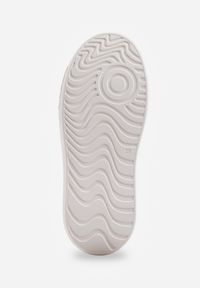 Renee - Ciemnobeżowe Sneakersy VICES na Platformie z Metaliczną Aplikacją i Napisem Beli. Okazja: na co dzień. Kolor: beżowy. Szerokość cholewki: normalna. Wzór: aplikacja, napisy. Obcas: na platformie #4