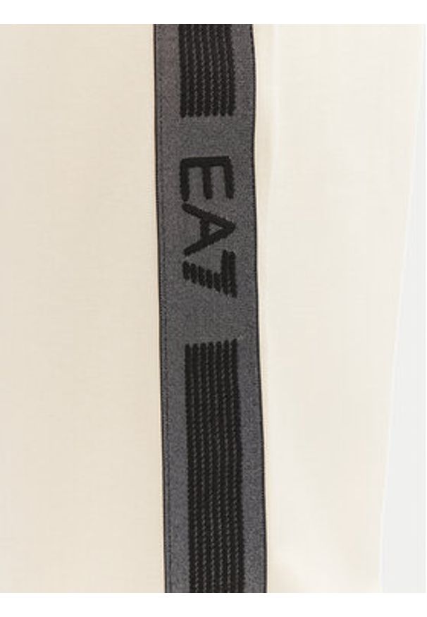 EA7 Emporio Armani Spodnie dresowe 7M000545 AF12660 U1079 Écru Modern Fit. Materiał: syntetyk