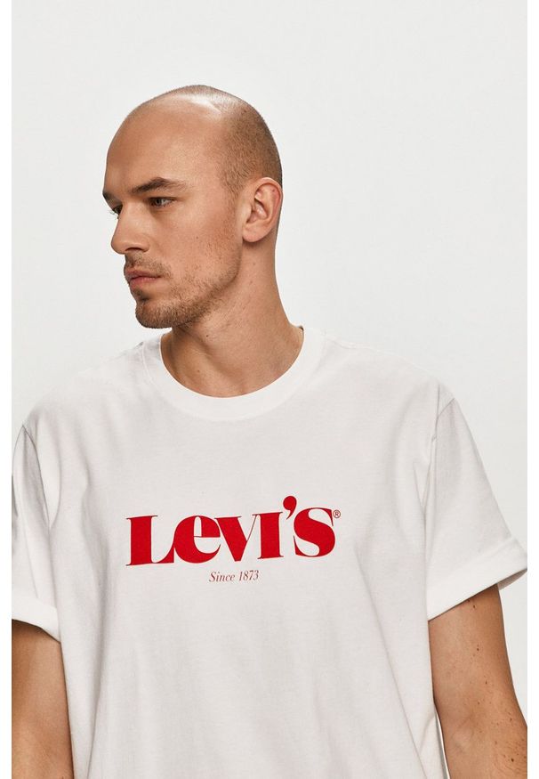 Levi's® - Levi's - T-shirt. Okazja: na spotkanie biznesowe. Kolor: biały. Materiał: dzianina. Wzór: nadruk. Styl: biznesowy