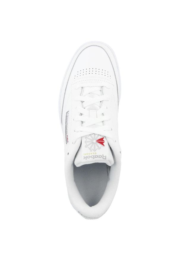 Buty do chodzenia męskie Reebok Club C 85. Zapięcie: sznurówki. Kolor: biały, wielokolorowy, szary. Materiał: skóra, syntetyk, tkanina, materiał. Szerokość cholewki: normalna. Model: Reebok Club. Sport: turystyka piesza