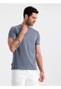 Ombre Clothing - T-shirt męski klasyczny bawełniany BASIC - niebieski denim V7 OM-TSBS-0146 - XXL. Okazja: na co dzień. Kolor: niebieski. Materiał: bawełna, denim. Wzór: jednolity. Styl: klasyczny