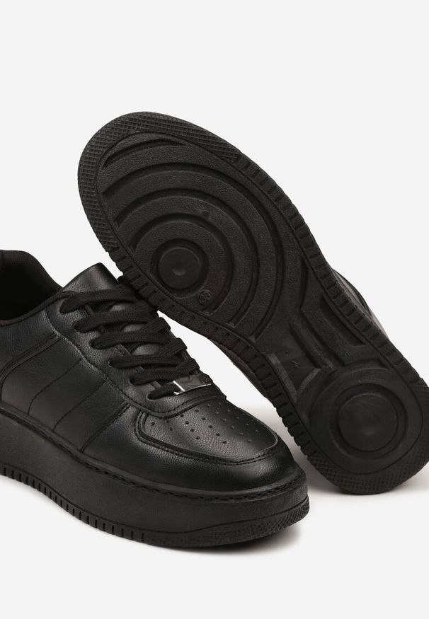 Born2be - Czarne Klasyczne Sznurowane Sneakersy na Płaskiej Podeszwie z Perforacją Vlineya. Kolor: czarny. Obcas: na płaskiej podeszwie