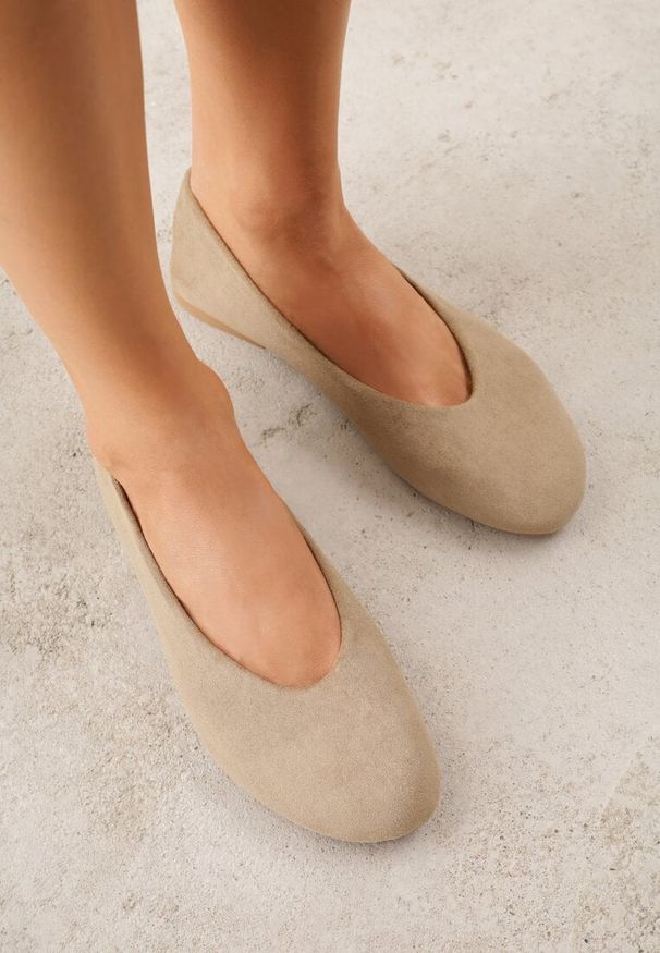 Renee - Zielone Balerinki z Imitacji Zamszu w Stylu Basic Saraphiele. Okazja: na randkę. Kolor: zielony. Materiał: zamsz