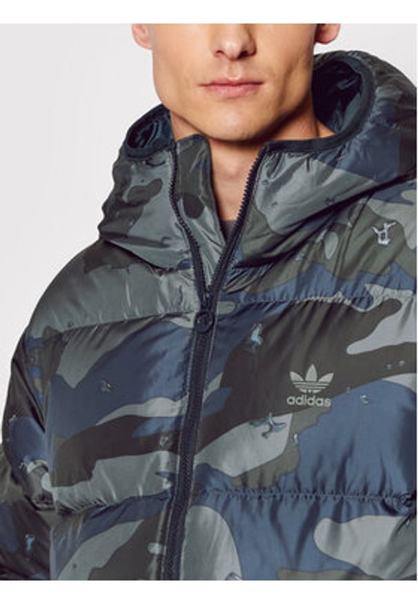 Adidas - adidas Kurtka puchowa Camo H13566 Zielony Regular Fit. Kolor: zielony. Materiał: syntetyk