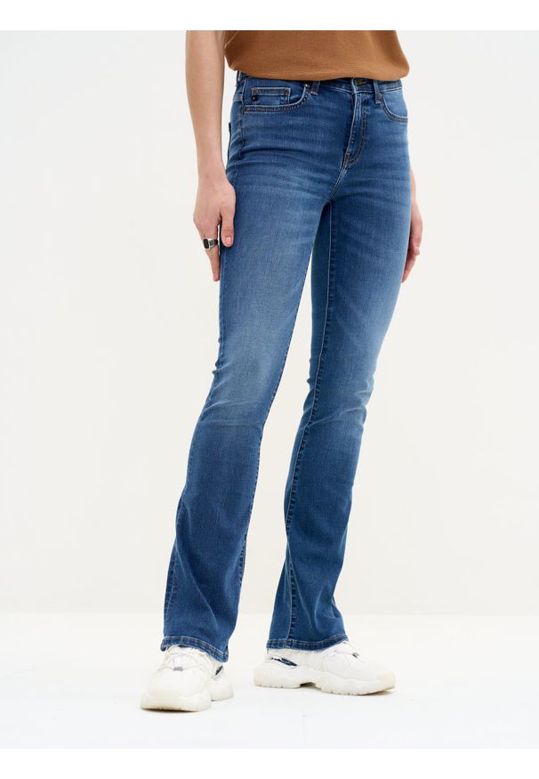 Big-Star - Spodnie jeans damskie Ariana Bootcut 290. Kolor: niebieski. Sezon: lato
