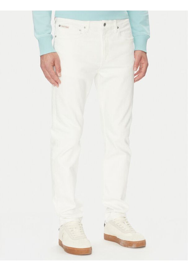 Calvin Klein Jeans Jeansy J30J327541 Biały Slim Fit. Kolor: biały