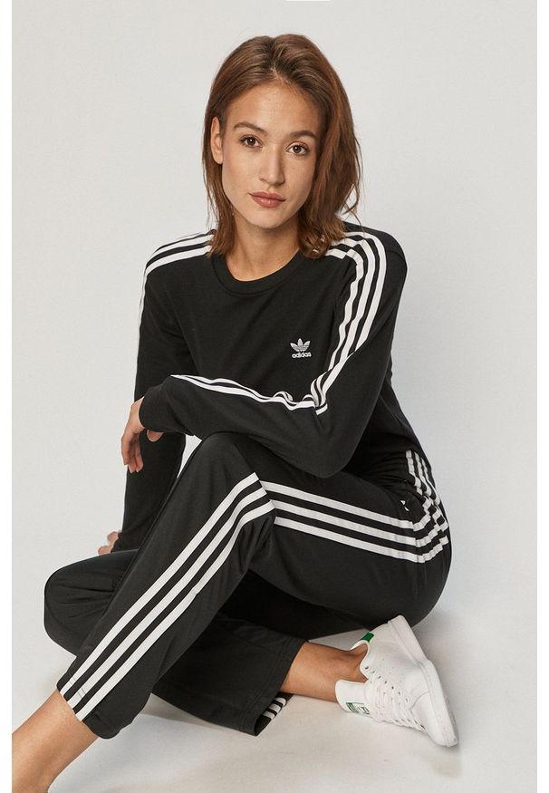 adidas Originals - Longsleeve. Okazja: na co dzień. Kolor: czarny. Długość rękawa: długi rękaw. Styl: casual