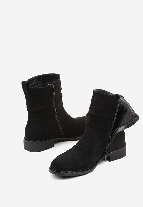 Renee - Czarne Botki z Marszczoną Cholewką do Kostki Ilomira. Kolor: czarny. Materiał: zamsz, jeans. Szerokość cholewki: normalna. Styl: boho