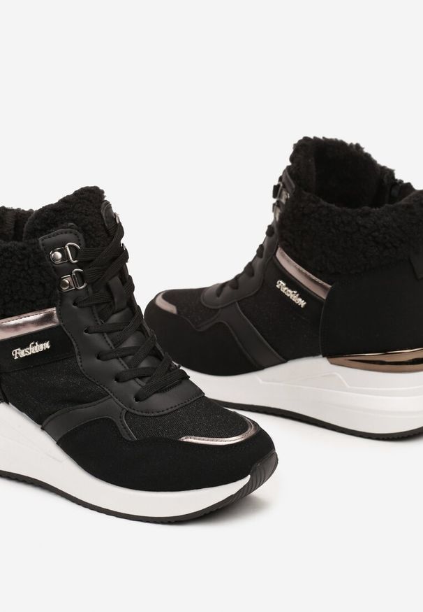 Renee - Czarne Sneakersy na Koturnie z Wysoką Cholewką Ozdobione Brokatem Sinthera. Okazja: na co dzień. Wysokość cholewki: przed kolano. Kolor: czarny. Materiał: jeans. Szerokość cholewki: normalna. Wzór: aplikacja. Obcas: na koturnie