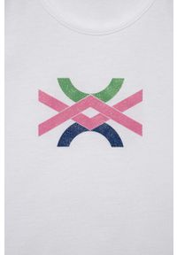 United Colors of Benetton top bawełniany dziecięcy kolor biały. Okazja: na co dzień. Kolor: biały. Materiał: bawełna. Wzór: nadruk. Styl: casual, klasyczny #3