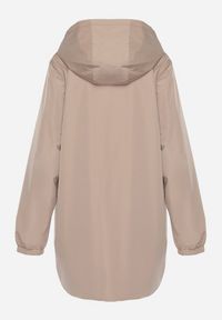 Born2be - Beżowa Przejściowa Kurtka Dwustronna z Kapturem i Metalicznym Połyskiem Tashta. Typ kołnierza: kaptur. Kolekcja: plus size. Kolor: beżowy #5
