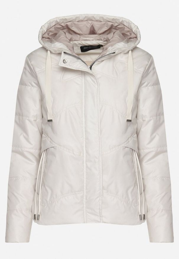 Born2be - Jasnobeżowa Casualowa Kurtka z Kapturem i Ozdobnymi Sznurkami Evialinae. Okazja: na co dzień. Typ kołnierza: kaptur. Kolor: beżowy. Materiał: poliester, jeans. Styl: casual