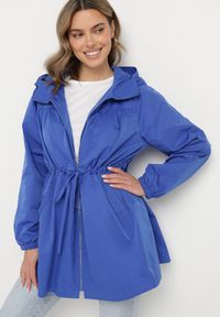 Born2be - Niebieska Kurtka Parka Ściągana w Pasie Troczkami Nevishia. Kolor: niebieski. Materiał: jeans. Styl: elegancki #7