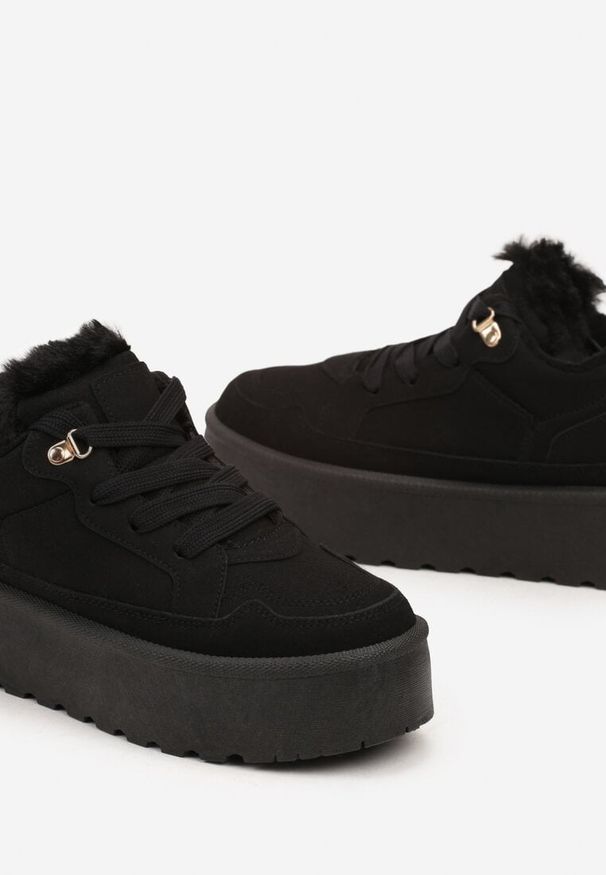 Born2be - Czarne Sneakersy w Stylu Śniegowców z Futerkiem na Platformie Mavione. Nosek buta: okrągły. Zapięcie: sznurówki. Kolor: czarny. Materiał: futro. Sezon: zima. Obcas: na platformie. Wysokość obcasa: niski