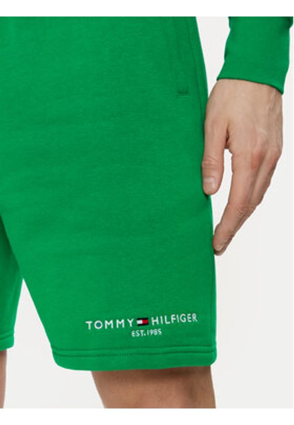 TOMMY HILFIGER - Tommy Hilfiger Szorty sportowe Logo MW0MW34201 Zielony Regular Fit. Kolor: zielony. Materiał: bawełna, syntetyk. Styl: sportowy