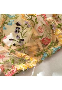 Intica - Komplet bielizny z biustonoszem i stringami na romantyczne wieczory Klarika. Kolor: wielokolorowy. Materiał: materiał, skóra. Wzór: aplikacja #2