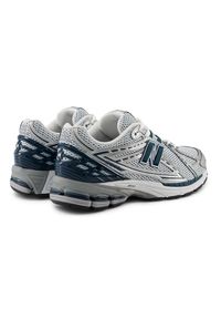 Buty unisex New Balance U1906RCE – srebrne. Kolor: srebrny. Materiał: materiał, syntetyk, guma. Szerokość cholewki: normalna. Sport: turystyka piesza #2