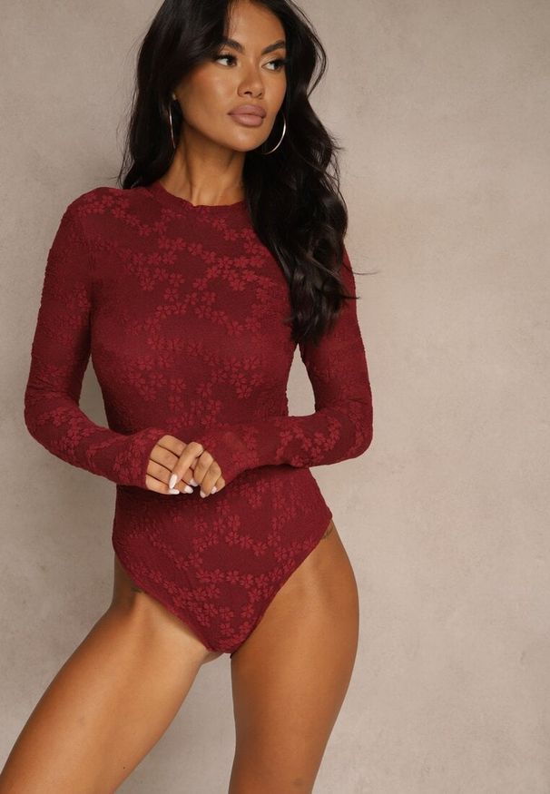 Renee - Bordowe Body Longsleeve z Koronki z Bawełną Zenisesa. Okazja: na imprezę, na co dzień. Typ kołnierza: kołnierzyk stójkowy. Kolor: czerwony. Materiał: bawełna, koronka. Długość rękawa: długi rękaw. Długość: długie. Wzór: koronka. Styl: elegancki, casual