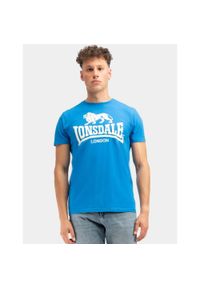 T-shirt o klasycznym kroju Lonsdale Logo. Kolor: wielokolorowy, niebieski, biały. Materiał: bawełna. Wzór: nadruk #1