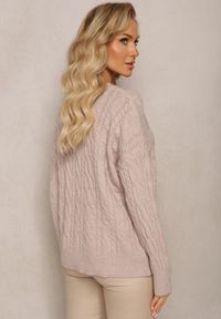 Renee - Beżowy Sweter z Okrągłym Dekoltem i Splotem w Warkocze Dawnitta. Kolor: beżowy. Materiał: tkanina, dzianina. Długość rękawa: długi rękaw. Długość: długie. Wzór: ze splotem. Styl: klasyczny #3