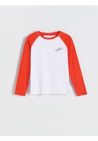Reserved - Longsleeve z nadrukiem - biały. Kolor: biały. Materiał: dzianina, bawełna. Długość rękawa: długi rękaw. Wzór: nadruk