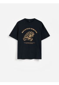 Reserved - T-shirt boxy z nadrukiem - czarny. Kolor: czarny. Materiał: bawełna, dzianina. Wzór: nadruk #1