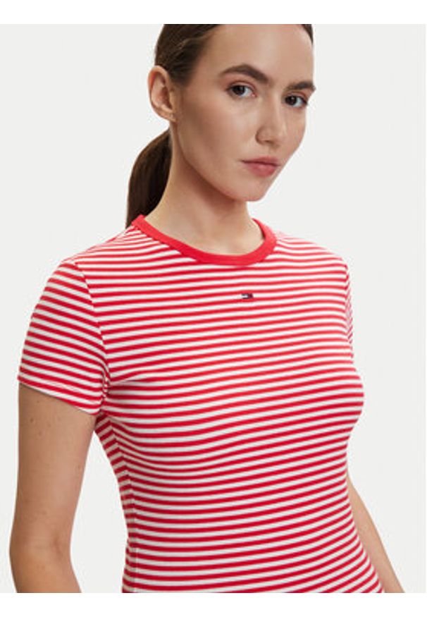 Tommy Jeans T-Shirt DW0DW17383 Czerwony Slim Fit. Kolor: czerwony. Materiał: bawełna