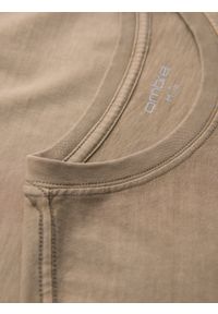 Ombre Clothing - Bawełniana koszulka z nadrukiem na klatce i plecach - ciemnobeżowa V2 - Rozmiar: XL. Okazja: na co dzień. Kolor: beżowy. Materiał: bawełna. Wzór: nadruk. Styl: vintage, casual, klasyczny #7