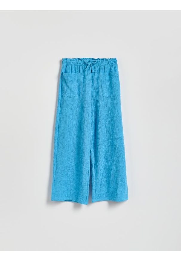 Reserved - Strukturalne spodnie z wiązaniem - niebieski. Kolor: niebieski. Materiał: dzianina, bawełna