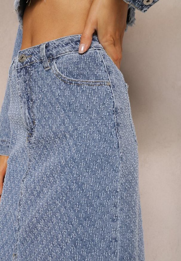 Renee - Granatowa Jeansowa Spódnica Ołówkowa z Rozcięciem z Przodu Aperuna. Kolor: niebieski. Materiał: jeans