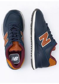 Sneakersy męskie granatowe New Balance ML574OMC. Kolor: niebieski. Materiał: guma, zamsz, materiał. Szerokość cholewki: normalna. Sezon: lato. Model: New Balance 574. Sport: bieganie