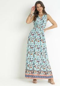 Born2be - Niebieska Sukienka Maxi z Gumką w Pasie i Głębokim Dekoltem we Wzór Paisley Emmatta. Kolor: niebieski. Wzór: paisley. Sezon: wiosna, lato. Długość: maxi #1