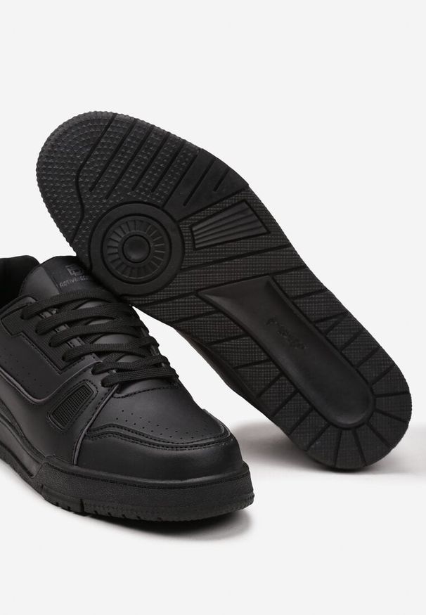 Born2be - Czarne Płaskie Sznurowane Buty Sportowe z Perforacją i Ozdobną Podeszwą Wiada. Okazja: na co dzień. Zapięcie: sznurówki. Kolor: czarny. Materiał: jeans. Obcas: na płaskiej podeszwie