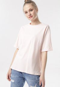 Born2be - Jasnoróżowy T-shirt Crialacia. Kolor: różowy. Materiał: dzianina. Długość rękawa: krótki rękaw #1