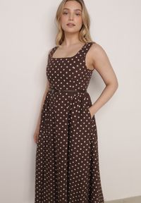 Born2be - Brązowa Bawełniano-Wiskozowa Sukienka Retro w Groszki o Rozkloszowanym Kroju Eviphaia. Okazja: na co dzień. Typ kołnierza: dekolt kwadratowy. Kolor: brązowy. Wzór: grochy. Typ sukienki: rozkloszowane, proste. Materiał: wiskoza, bawełna. Długość rękawa: bez rękawów. Sezon: lato. Styl: retro #3