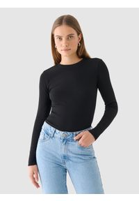 outhorn - Longsleeve slim z prążkowanej dzianiny damski Outhorn - czarny. Kolor: czarny. Materiał: dzianina, prążkowany. Długość rękawa: długi rękaw. Długość: długie. Wzór: prążki