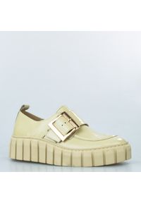 Inna - Półbuty na platformie z klamerką lakierowane skórzane beżowe Sempre-40. Kolor: beżowy. Materiał: lakier, skóra. Obcas: na platformie. Styl: elegancki, klasyczny. Wysokość obcasa: średni #5