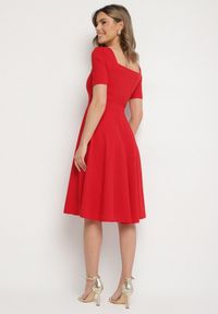 Born2be - Czerwona Sukienka z Bufiastymi Rękawami Nerilune. Kolor: czerwony. Styl: klasyczny, elegancki #6
