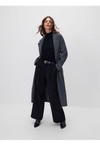 Reserved - Golf z wiskozą - czarny. Typ kołnierza: golf. Kolor: czarny. Materiał: wiskoza