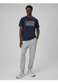 4f - 4F T-shirt regular z nadrukiem męski - granatowy S. Okazja: na co dzień. Kolor: niebieski. Materiał: jeans, dzianina, skóra, dresówka, materiał. Wzór: nadruk. Styl: casual, klasyczny #2
