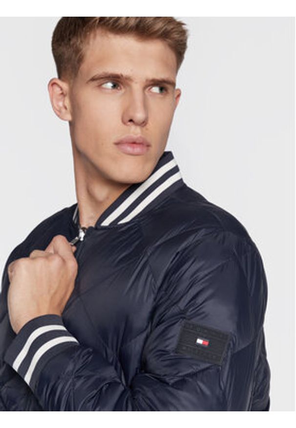 TOMMY HILFIGER - Tommy Hilfiger Kurtka bomber Reversible Varsity MW0MW27587 Granatowy Regular Fit. Kolor: niebieski. Materiał: syntetyk