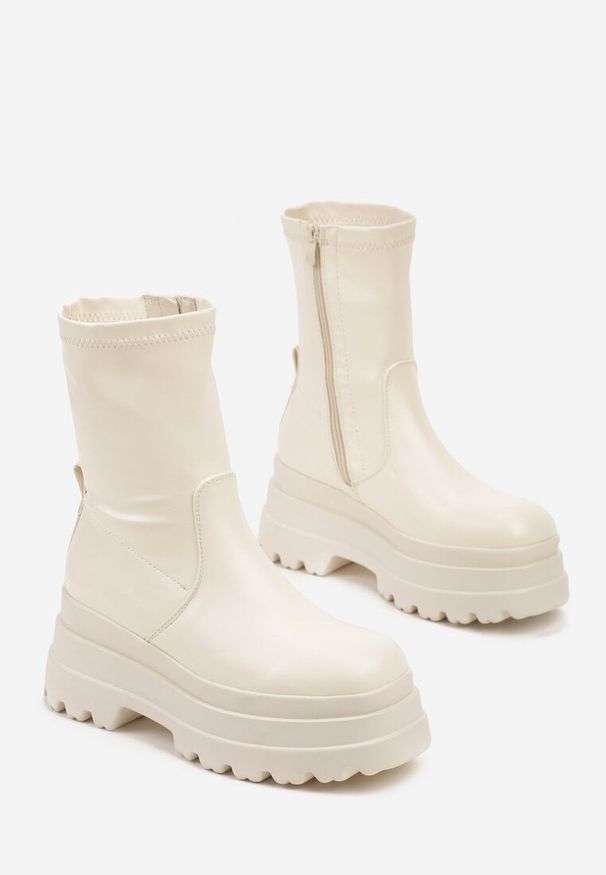 Born2be - Beżowe Botki na Wysokiej Platformie z Dopasowaną Cholewką Belissara. Okazja: do pracy. Kolor: beżowy. Materiał: jeans. Szerokość cholewki: normalna. Obcas: na platformie. Styl: klasyczny, elegancki