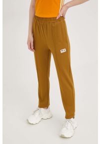 Fila spodnie dresowe damskie kolor brązowy. Stan: podwyższony. Kolor: brązowy. Materiał: dresówka