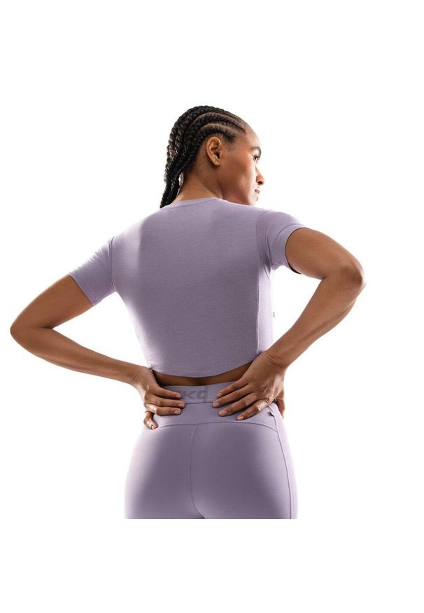 SIROKO - Damska koszulka treningowa crop top z krótkim rękawem Fitness Siroko Harmony. Kolor: fioletowy. Materiał: tkanina. Długość rękawa: krótki rękaw. Długość: krótkie. Sport: fitness