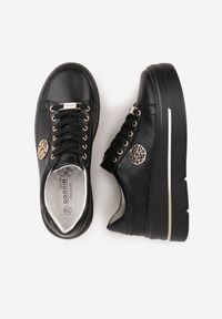 Renee - Czarne Skórzane Sneakersy na Koturnie Ozdobione Metalicznymi Aplikacjami Acaledice. Okazja: na co dzień. Kolor: czarny. Materiał: skóra. Wzór: aplikacja. Obcas: na koturnie #8